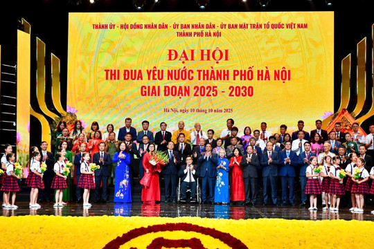 “Phát sáng nhân tài - khai phóng trí tuệ - lan tỏa nhân văn - hòa hợp thiên nhiên - tiến cùng thời đại”
