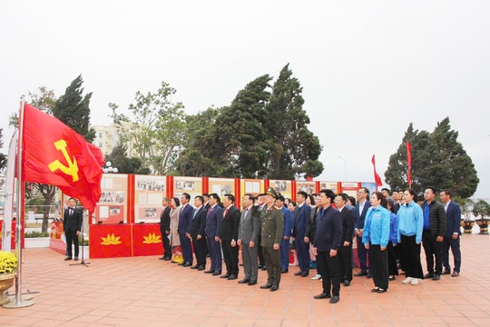 Công nhân Quảng Ninh vững bước dưới cờ Đảng quang vinh