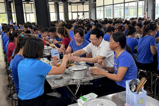 Bữa ăn Công đoàn ở Thái Nguyên: Ấm lòng công nhân, khẳng định vai trò “người bạn đồng hành”