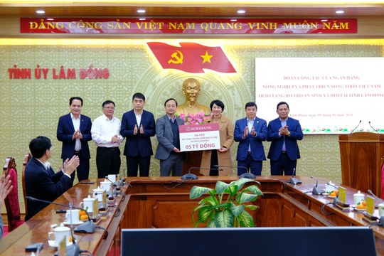 Agribank trao tặng 5 tỷ đồng chung tay chăm lo an sinh xã hội tại Lâm Đồng
