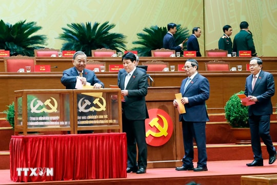 Công bố danh sách Ban Chấp hành Trung ương Đảng khóa XIV
