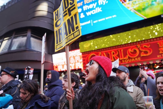 Làn sóng phản đối chiến tranh lan rộng khắp các châu lục