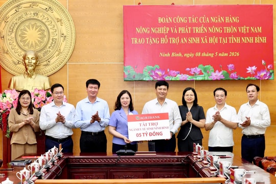 Agribank trao tặng 5 tỷ đồng an sinh xã hội tại tỉnh Ninh Bình: Lan tỏa trách nhiệm cộng đồng, kiến tạo phát triển bền vững