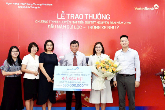 VietinBank trao Giải Đặc biệt ô tô điện Vinfast VF5 cho khách hàng may mắn