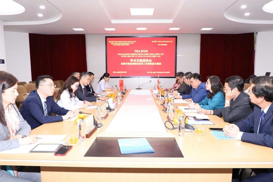 Tạp chí Cộng sản và Trường Đảng Trung ương Trung Quốc trao đổi kinh nghiệm về công tác tuyên truyền lý luận của Đảng