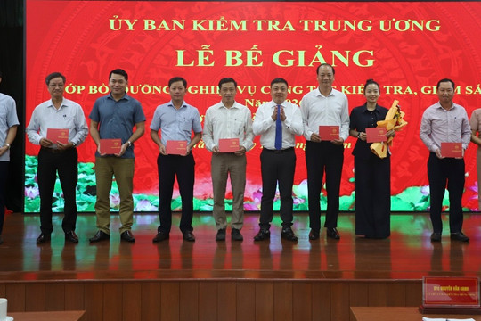 Tiếp tục nâng cao năng lực đội ngũ cán bộ kiểm tra, giám sát của Đảng ở cấp cơ sở trong giai đoạn mới