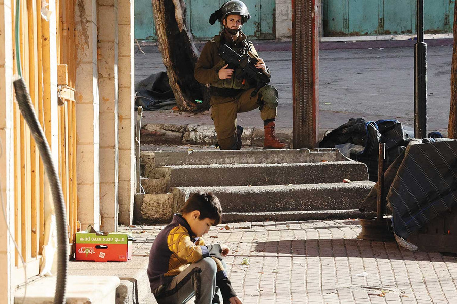 Đằng sau chiến thuật “lá chắn sống” của Israel ở Dải Gaza