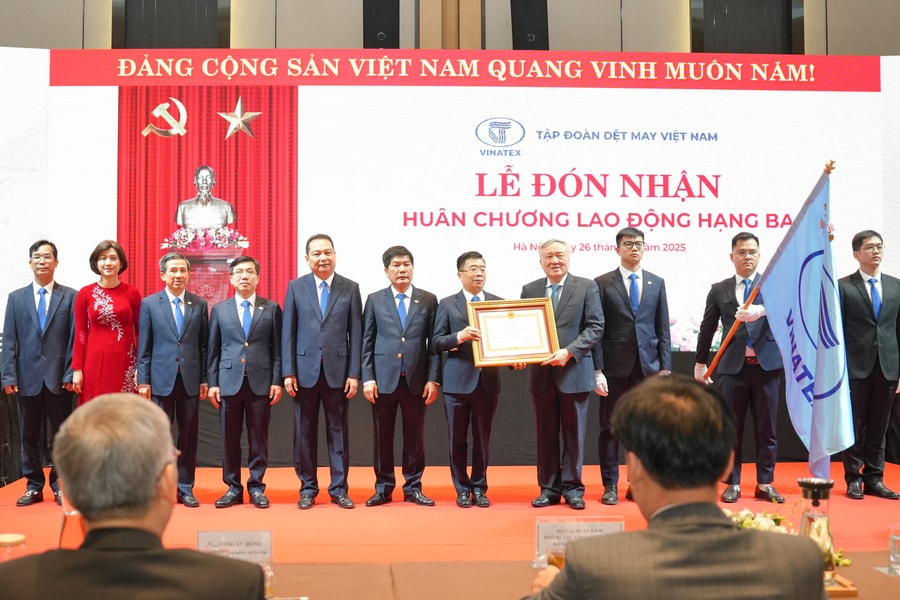 Vinatex đón nhận Huân chương Lao động hạng Ba, triển khai kế hoạch năm 2026