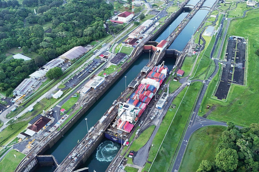 Địa - chính trị tái định hình logistics toàn cầu