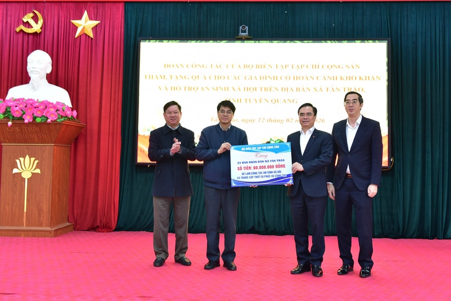 Bộ Biên tập Tạp chí Cộng sản về nguồn Tân Trào: Tiếp nối truyền thống, lan tỏa nghĩa tình cách mạng