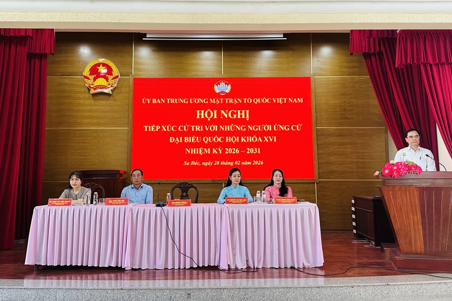 Đồng chí Dương Trung Ý, Tổng Biên tập Tạp chí Cộng sản tiếp xúc cử tri tại phường Sa Đéc, tỉnh Đồng Tháp