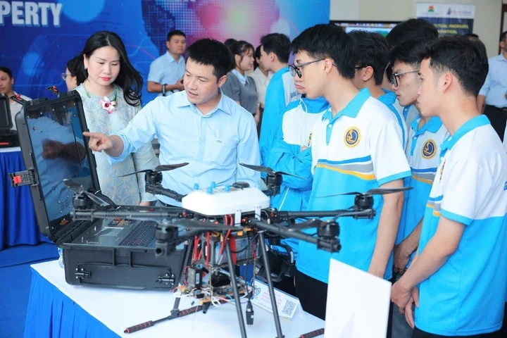 Thu hút và trọng dụng nhân tài - động lực chiến lược nâng tầm cạnh tranh quốc gia